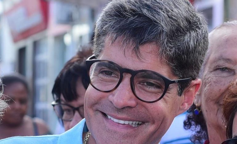 ACM Neto afirma que Flávio Bolsonaro “não é a voz da oposição” e que sua indicação reflete apenas a escolha interna do PL