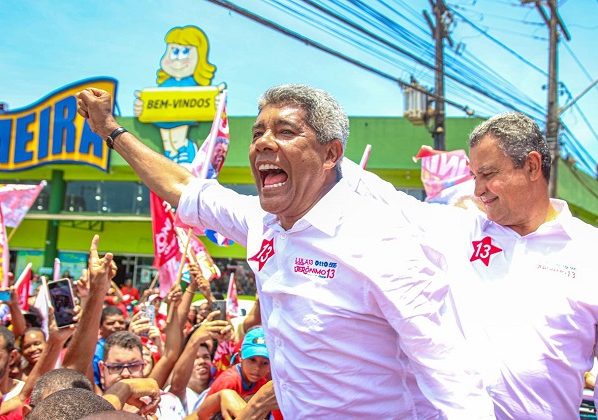 O governador Jerônimo Rodrigues voltou a anunciar novos investimentos em obras públicas na Bahia. Os anúncios, no entanto, ocorrem em meio a críticas sobre o andamento de diversos empreendimentos iniciados pelo Estado que ainda não foram concluídos. Enquanto a oposição cobra prioridade para finalizar obras paradas ou atrasadas, o governo afirma que segue investindo em novas intervenções sem deixar de dar continuidade aos projetos em execução. O tema reforça o debate sobre planejamento, gestão e eficiência na aplicação dos recursos públicos.